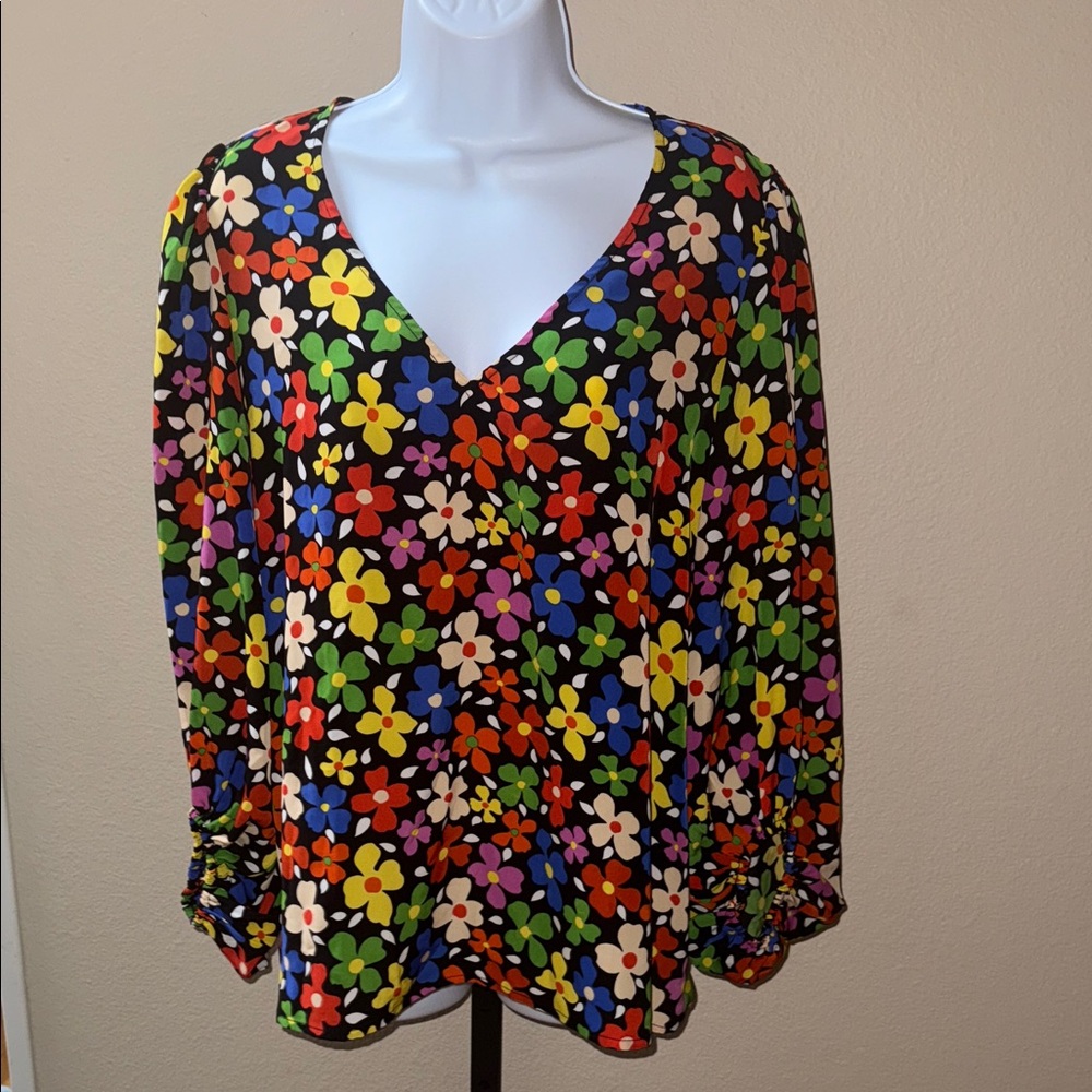 NWT Traffic People Mollie Top Multicolor Flower Blouse V-Neck Women’s Sz L